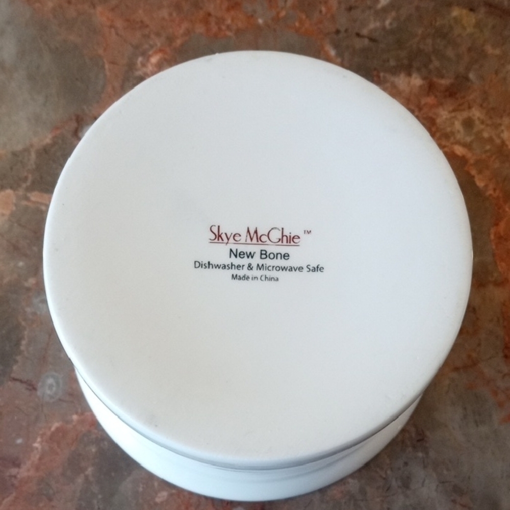 Skye McGhie White Ceramic Bird/Duck Lid Sugar Bowl Or Trinket Box - Picture 3 of 9